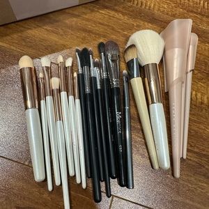 Unused makeup brushes - fenty, morphe